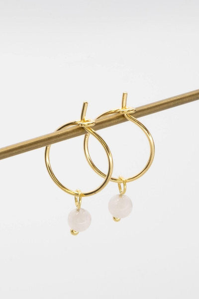 Kleine Creolen mit Anhängern aus Halbedelstein oder Perlen - Gemstone Hoops, Gold und Rosenquarz