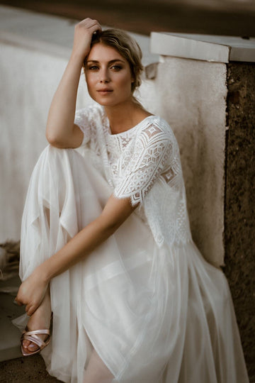 Kurzarm-Jäckchen aus Boho-Spitze in Ivory – Calista noni