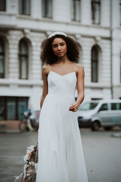 Langes, rückenfreies Trägerkleid mit Hippie-Spitze - Dawn