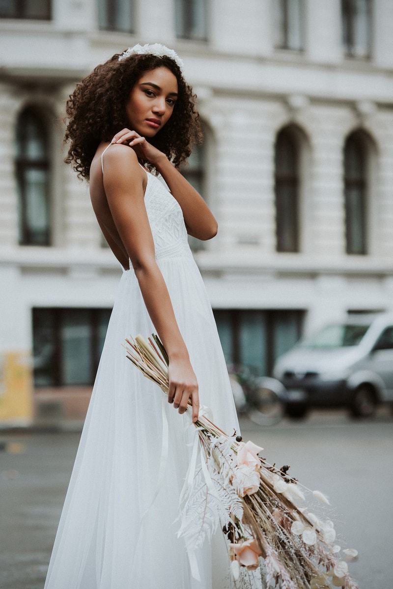 Langes, rückenfreies Trägerkleid mit Hippie-Spitze - Dawn