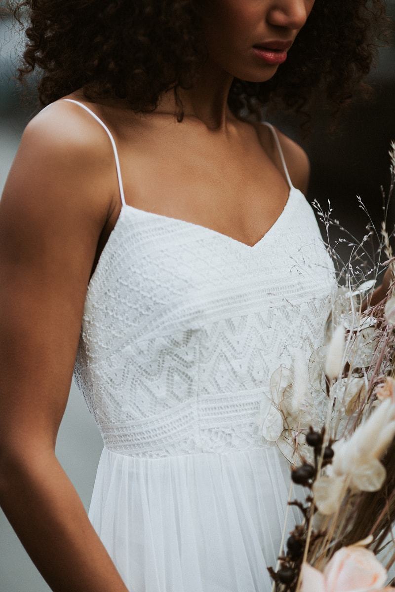 Langes, rückenfreies Trägerkleid mit Hippie-Spitze - Dawn