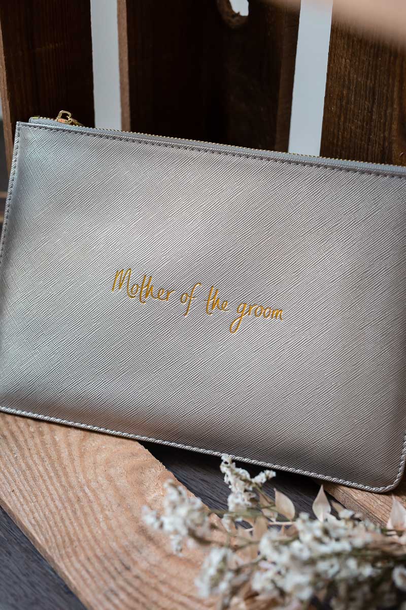 Pouch für die Bräutigamsmutter "Mother of the groom" in Metallic Silber