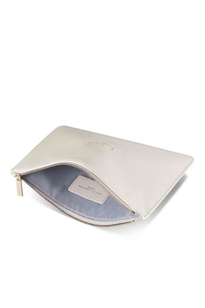 Pouch Metallic White für die Brautjungfer mit goldenem Schriftzug "Bridesmaid"