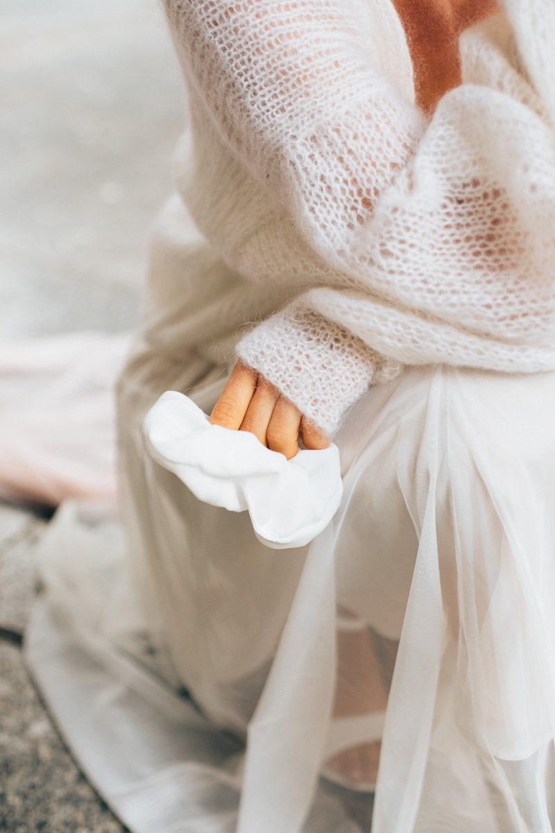 Scrunchie, großes Haargummi aus Samt, Chiffon, Crêpe oder Tüll in Ivory