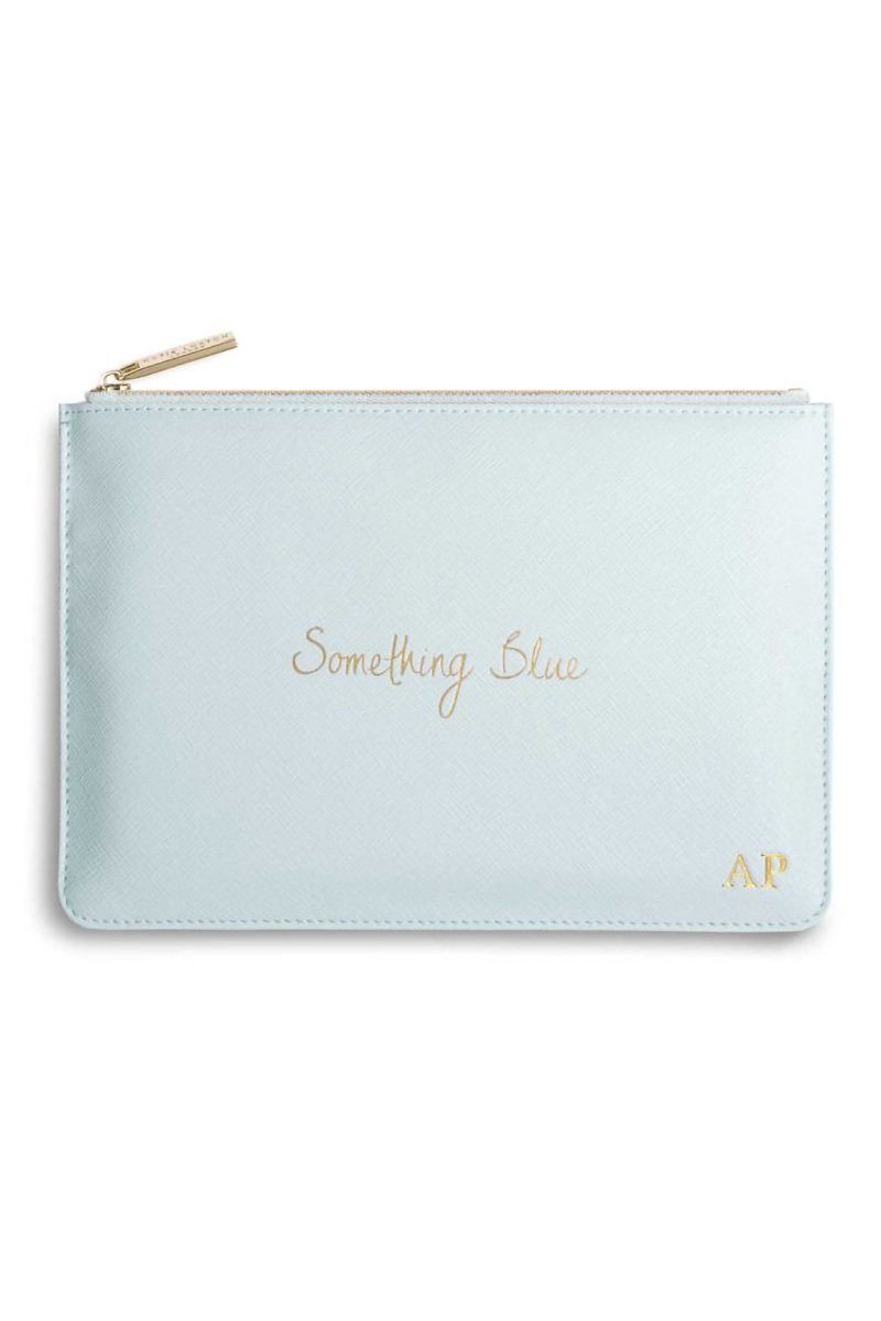 Schlichte Clutch für die Braut mit goldenem Schriftzug "Something Blue" in Hellblau