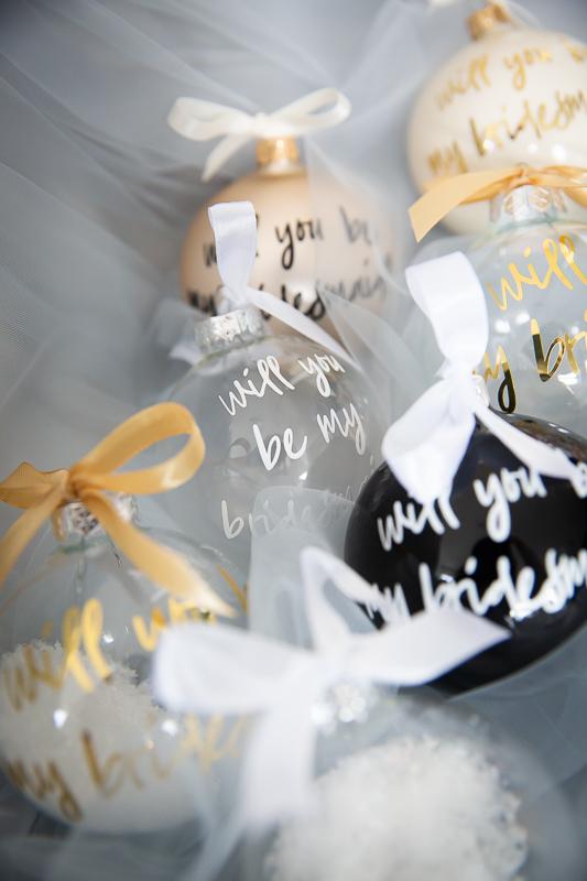 Weihnachtskugel, Baumschmuck, "will you be my bridesmaid?" in verschiedenen Farben