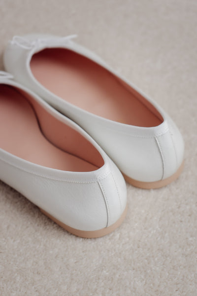 Weisse Ballerinas mit Lackveredelung - NICOLE Douce Blanco